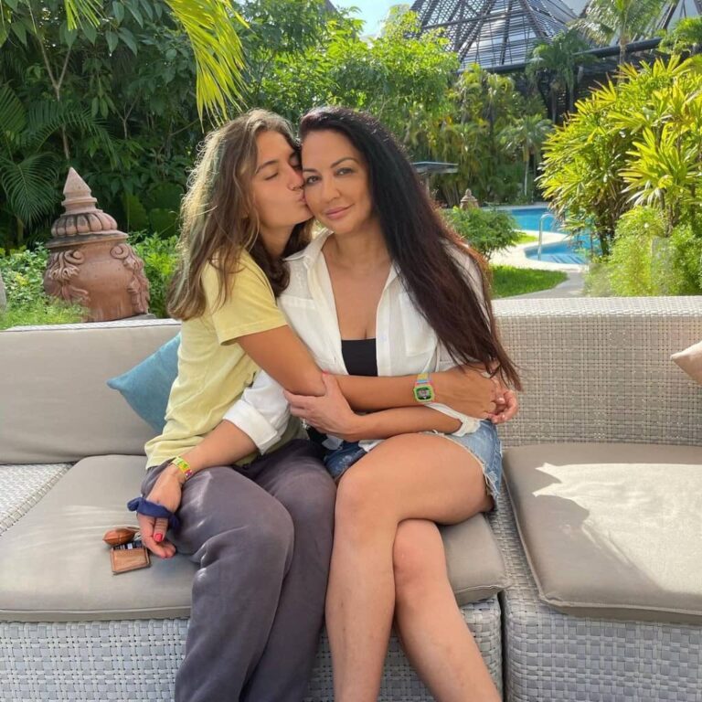 Avery Cyrus Age, Net Worth, TikTok, Family, Girlfriend