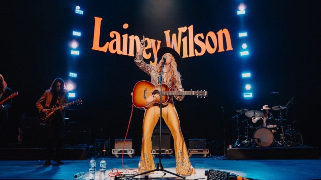 lainey-wilson-age-weight-parents-boyfriend-net-worth