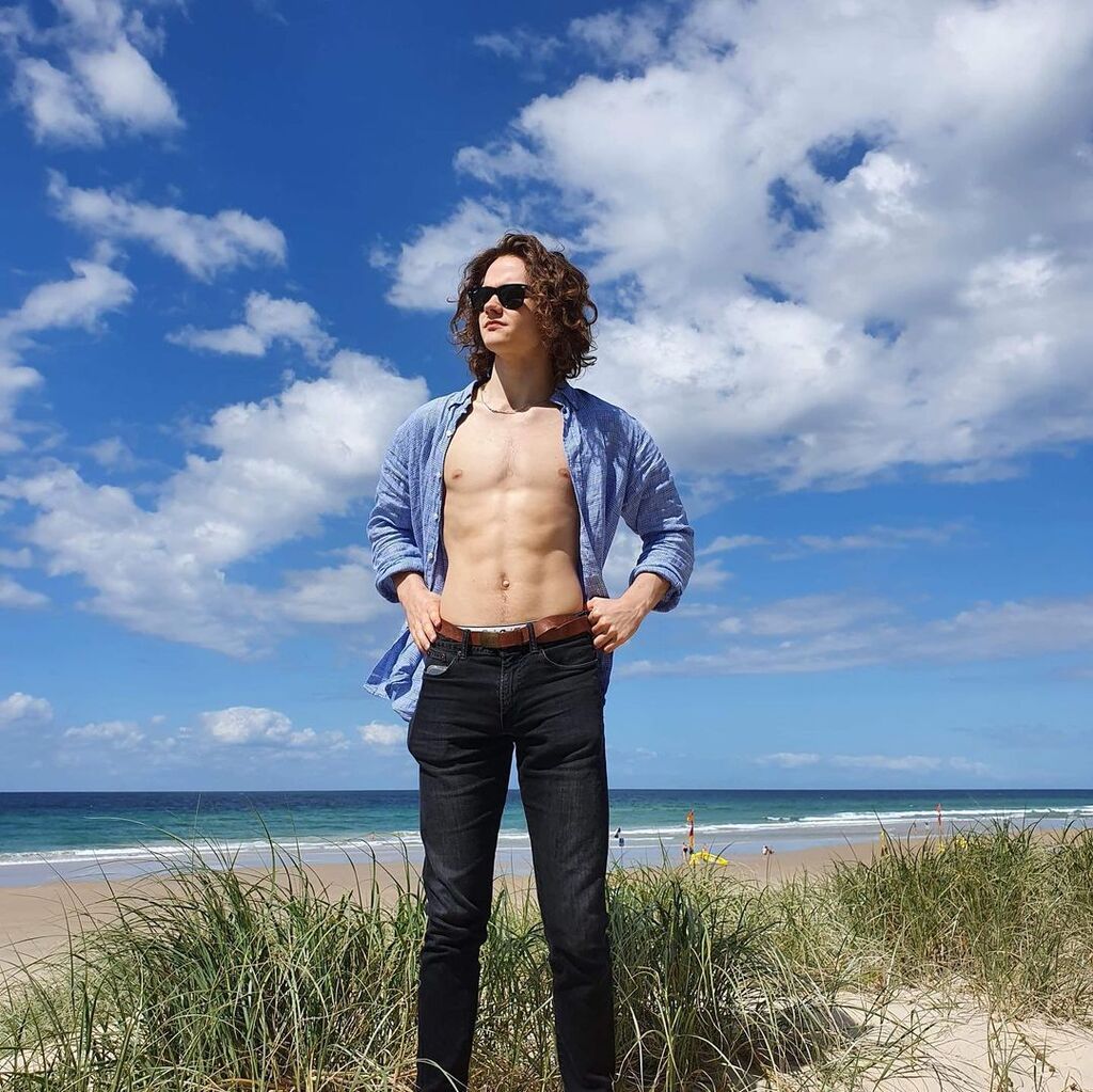 Levi Miller Age, Height, Net Worth, Girlfriend, Movies