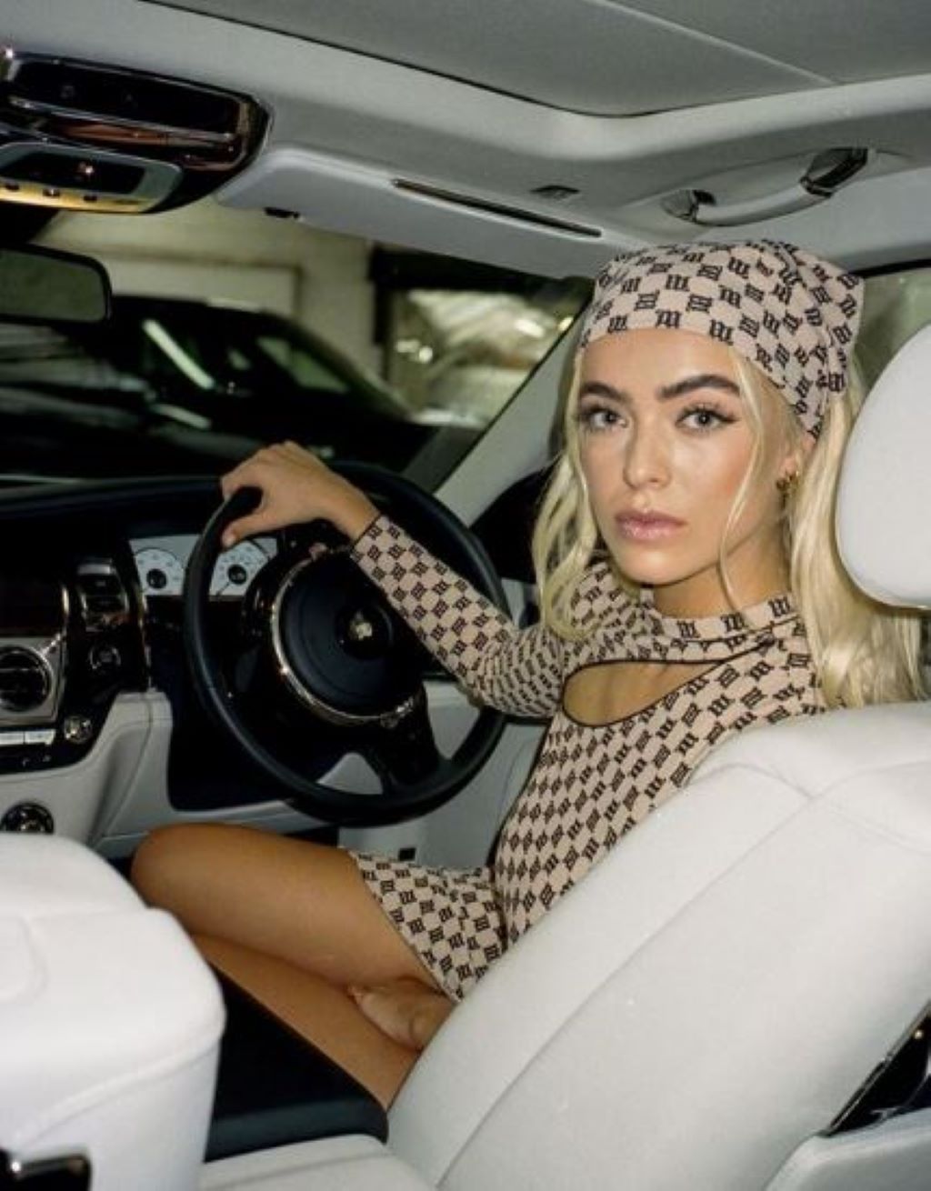 Elys Hutchinson Age, Height, Weight, Boyfriend, Family, Bio