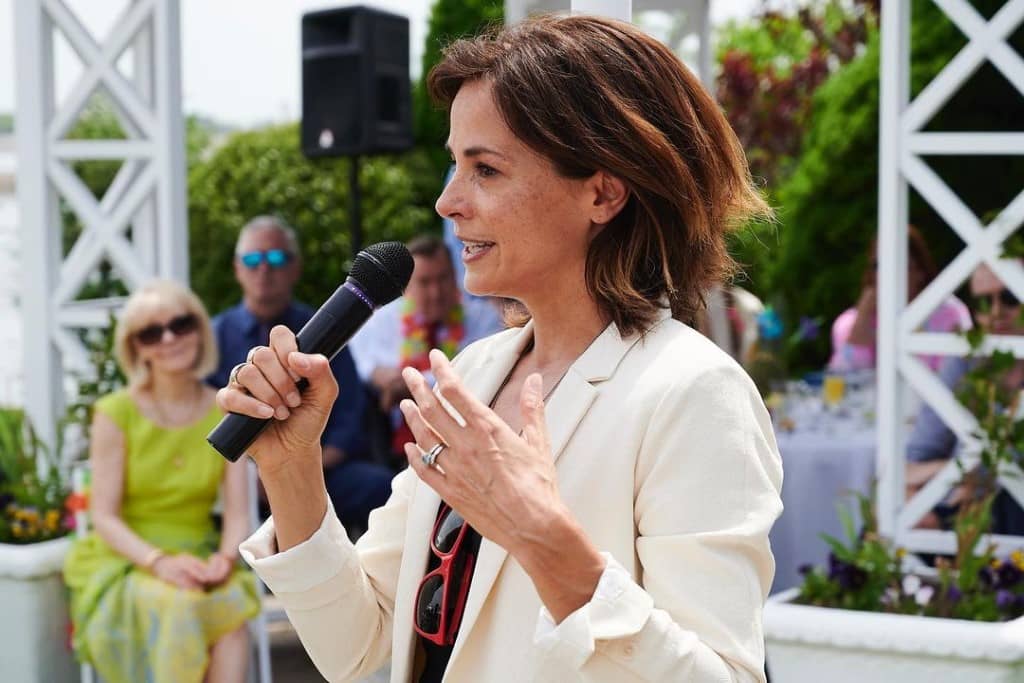 Stephanie Szostak Bio, Age, Height, Husband, Parents, Net Worth