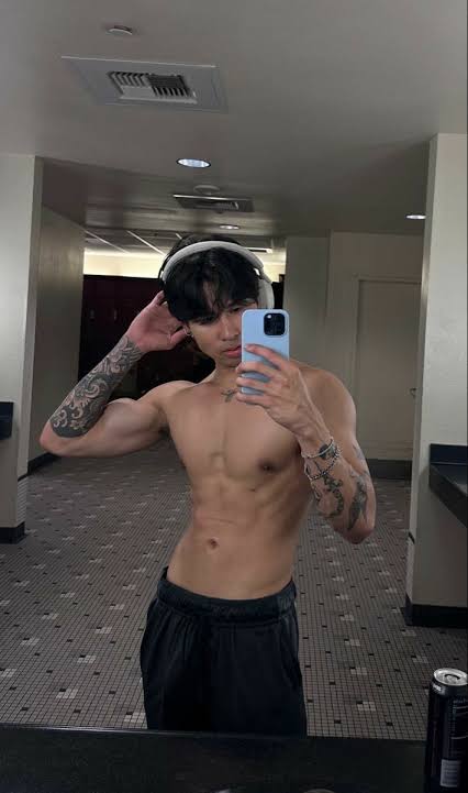 Regie Macalino Shirtless Photo